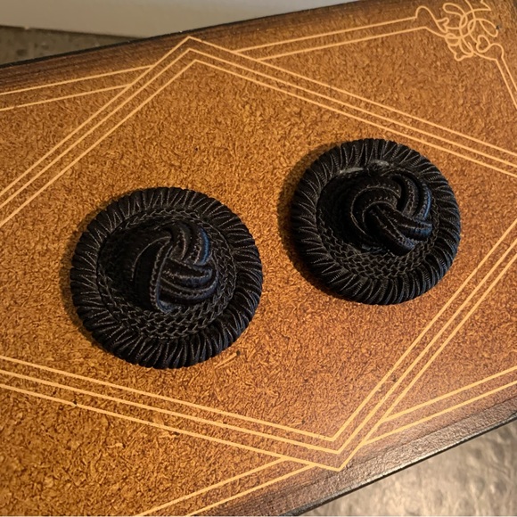 Black Shoe Clips - Picture 3 of 7